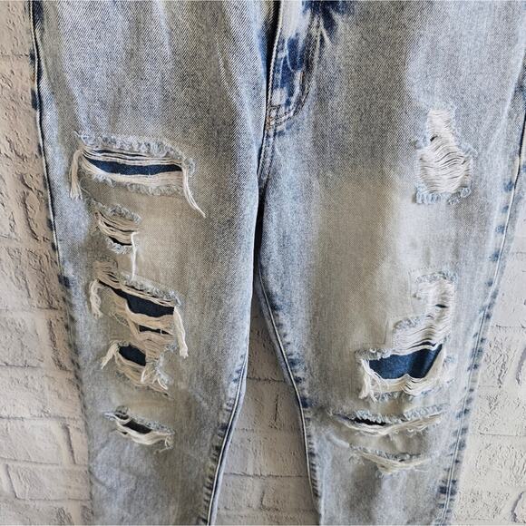 Kancan High Rise Straight Light Wash Distressed Jeans KC8667L Size 5/26 - Picture 4 of 13